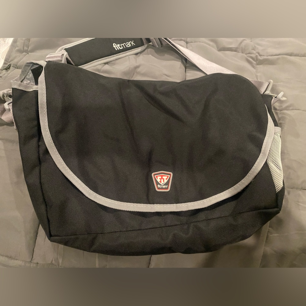 Fitmark messenger bag - brand new